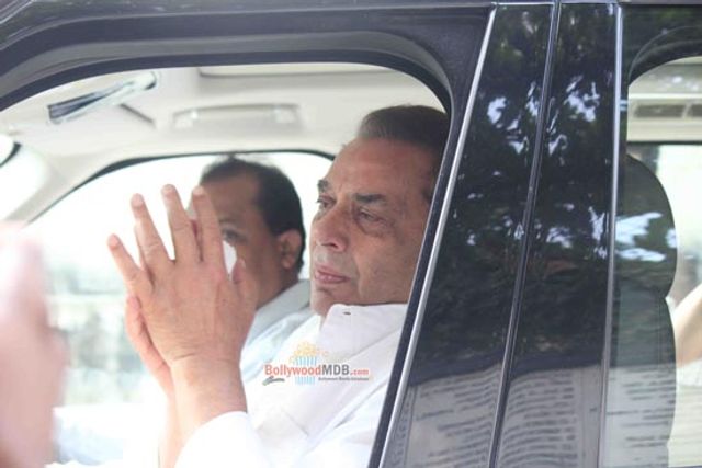 Bollywood Celebs at the Funeral of Abhay Deol's father Ajit Singh Deol