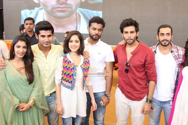 Film 'Pyaar Ka Punchnama 2' stars at Dahi Handi 2015 Celebrations