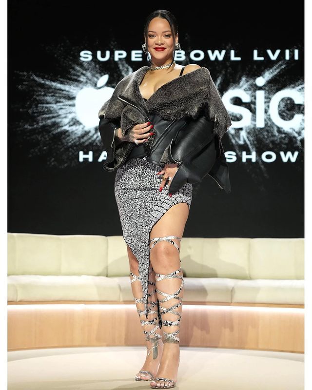 Rihanna Revealed Her Second Pregnancy in an Effortlessly Cool Super Bowl  LVII Halftime Show