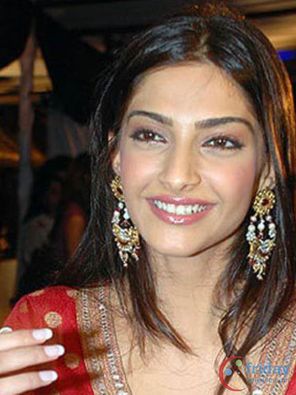Sonam Kapoor Photo