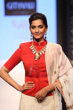 Sonam Kapoor Photo