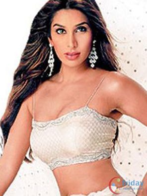 Sophie Choudry Photo
