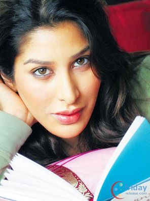 Sophie Choudry Photo