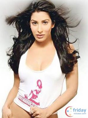 Sophie Choudry Photo