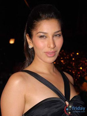 Sophie Choudry Photo