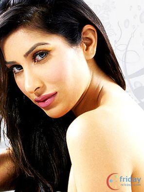 Sophie Choudry Photo