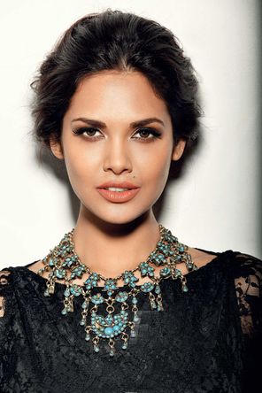 Esha Gupta Photo