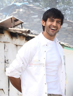Kartik Aaryan Photo