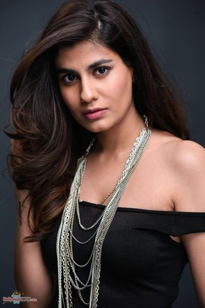 Shreya Dhanwanthary Photo