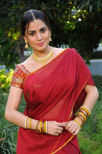 Shraddha Arya Photo
