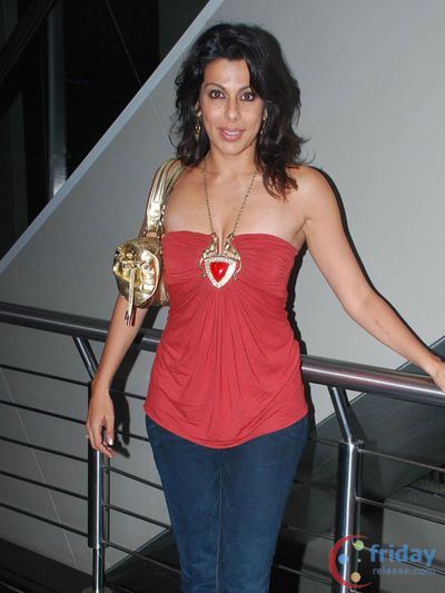 Pooja Bedi Photo