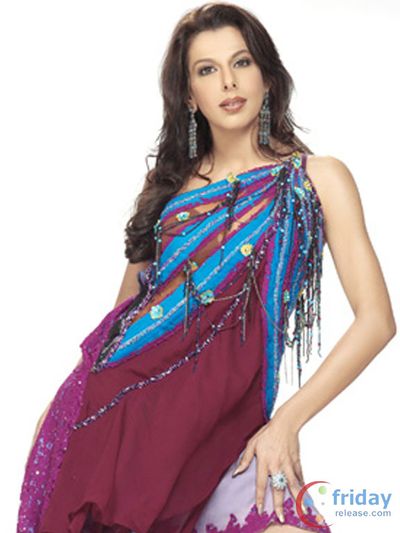 Pooja Bedi Photo