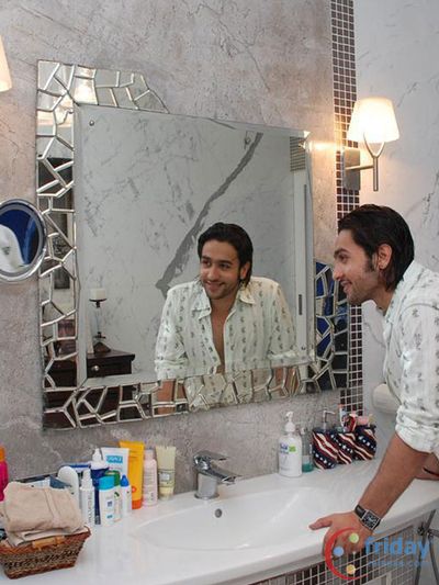 Adhyayan Suman Photo