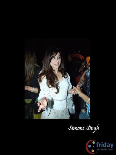 Simone Singh Photo