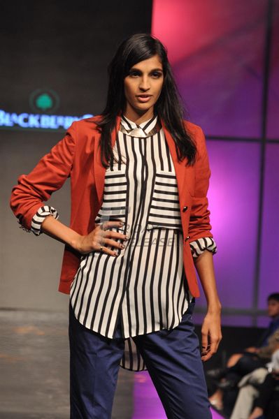 Anushka Manchanda Photo