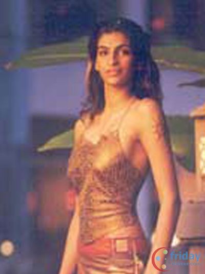 Anushka Manchanda Photo