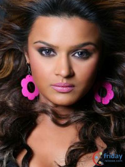 Aashka Goradia Photo