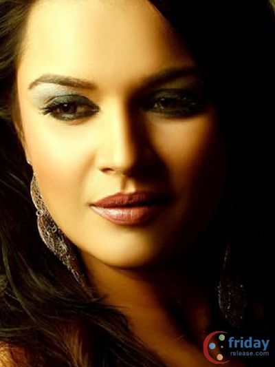 Aashka Goradia Photo