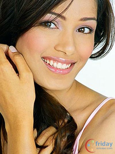 Freida Pinto Photo