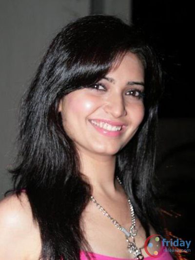 Karishma Tanna Photo