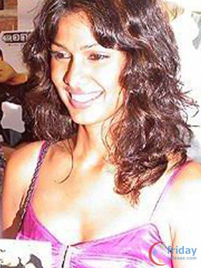 Nethra Raghuraman Photo
