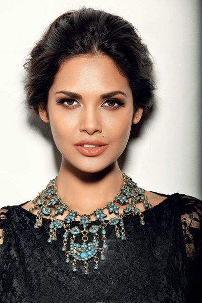 Esha Gupta Photo