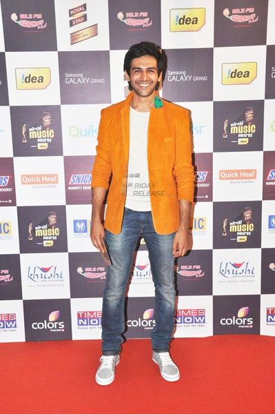Kartik Aaryan Photo
