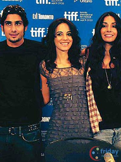 Monica Dogra Photo