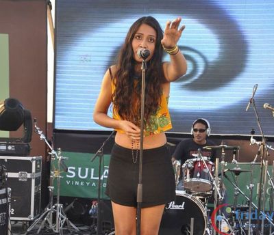 Monica Dogra Photo