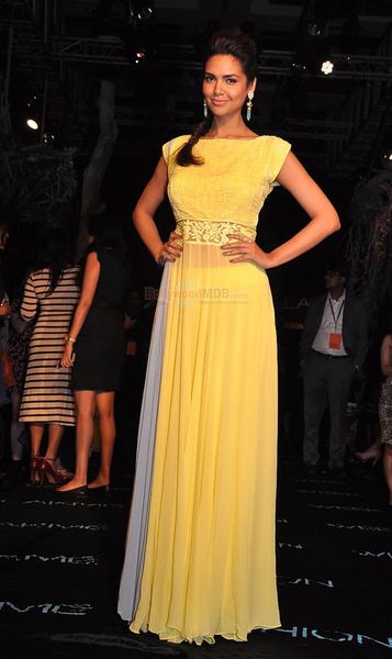 Esha Gupta Photo