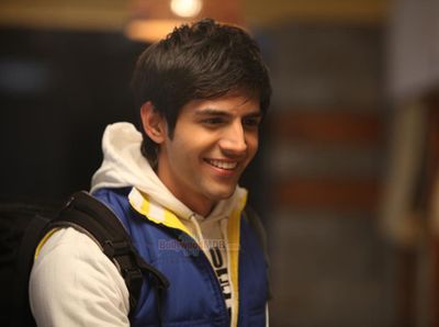 Kartik Aaryan Photo