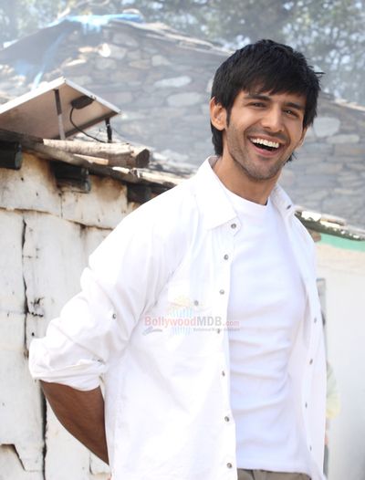 Kartik Aaryan Photo