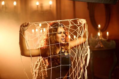 Esha Gupta Photo