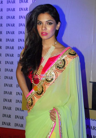 Sara Loren Photo