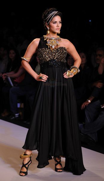 Sunny Leone Photo