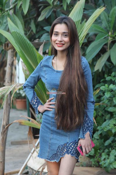 Sara Khan Photo