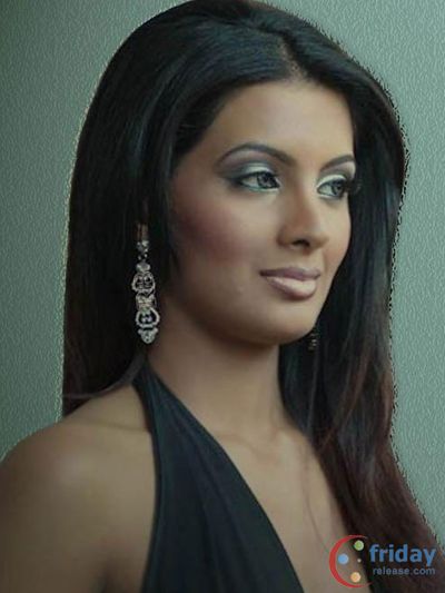 Geeta Basra Photo
