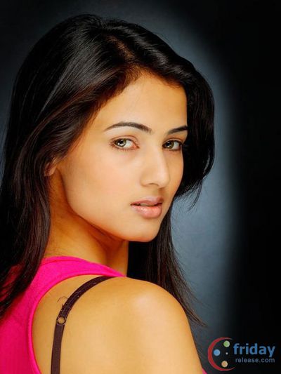 Sonal Chauhan Photo