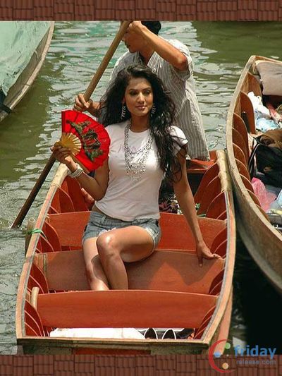Sonal Chauhan Photo