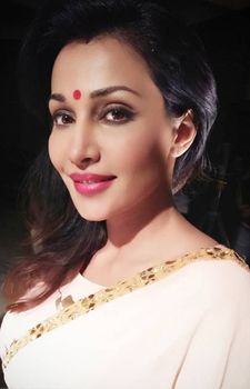 Flora Saini