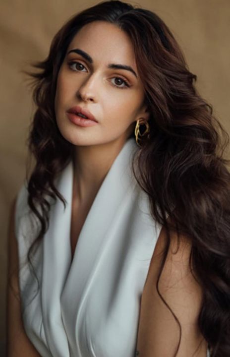 Simona J