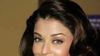 Ad guru Kakkar wants to work with Aishwarya in his next Ad.