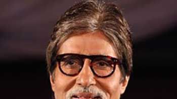 Big B Gets A Special Gift From KBC Contestant