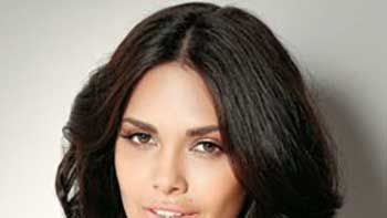 Boys going gaga over Esha Gupta.