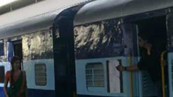 'Chennai Express' To Get Popular 'DDLJ' Train Scene.