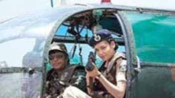 Despite Vertigo Problem, Esha Gupta Performs a Dangerous Stunt for Prakash Jha's 'Chakravyuh'