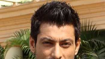 Indraneil Sengupta to play the role of Big B's son