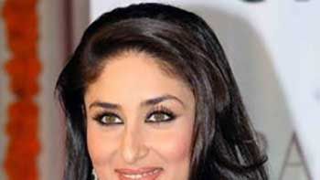 Kareena plans to celebrate her V day with Big B and Ajay
