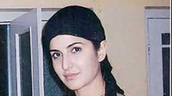 Katrina Kaif Offers Prayer in Ajmer Sharif Prior To The Release of 'Jab Tak Hai Jaan' 