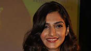 'Khoobsurat' Remake To Have Sonam Kapoor In Rekha's Role.